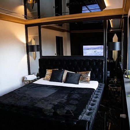 Ferienwohnung Black Night Willa Pulkowa Warschau Exterior foto