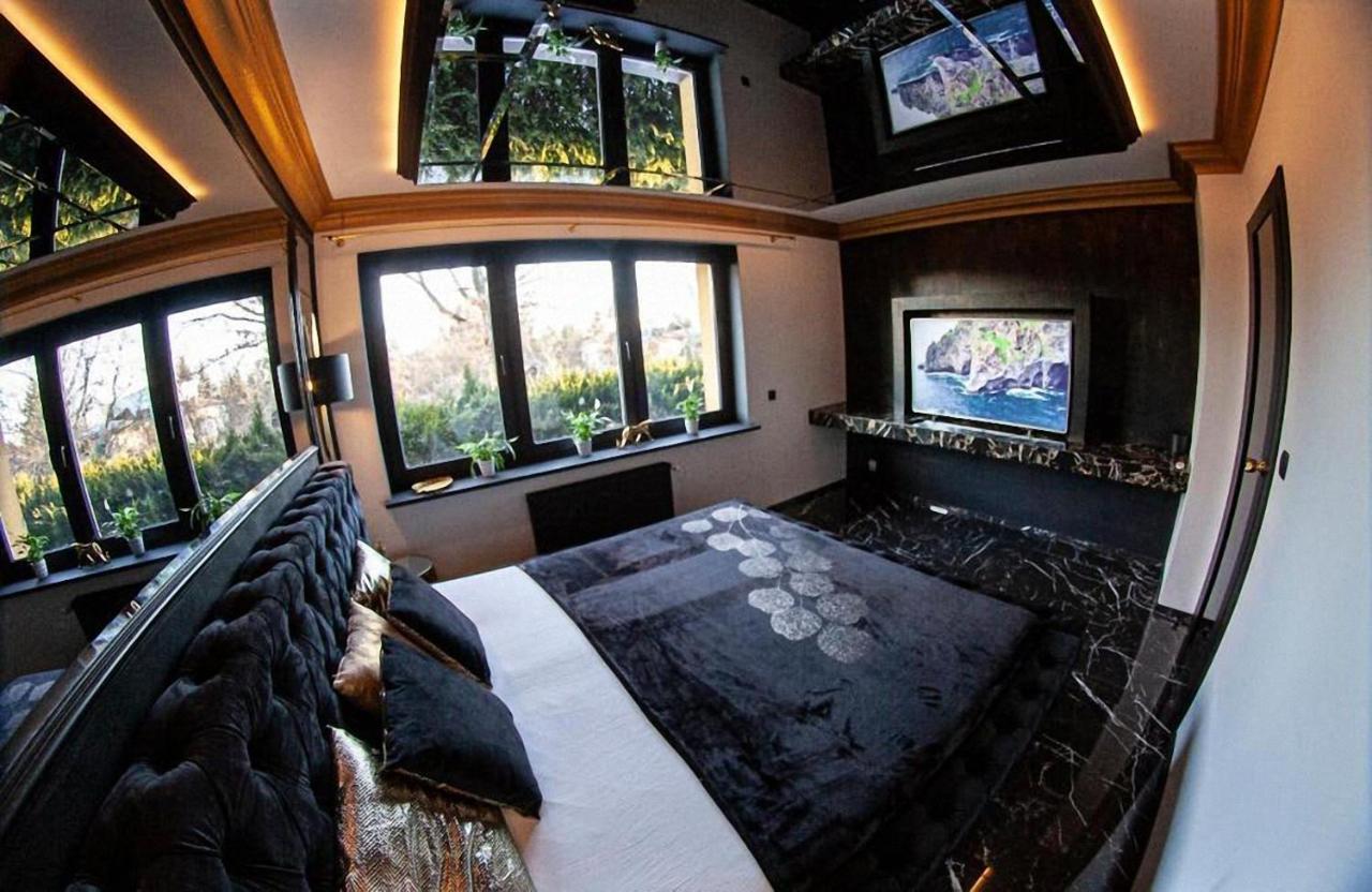 Ferienwohnung Black Night Willa Pulkowa Warschau Exterior foto